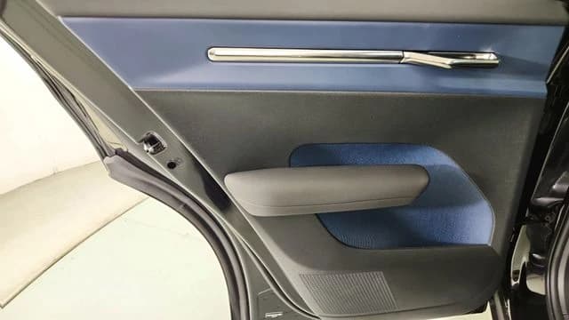 Volvo EX30 Plus Twin Motor AWD 2026 — side view