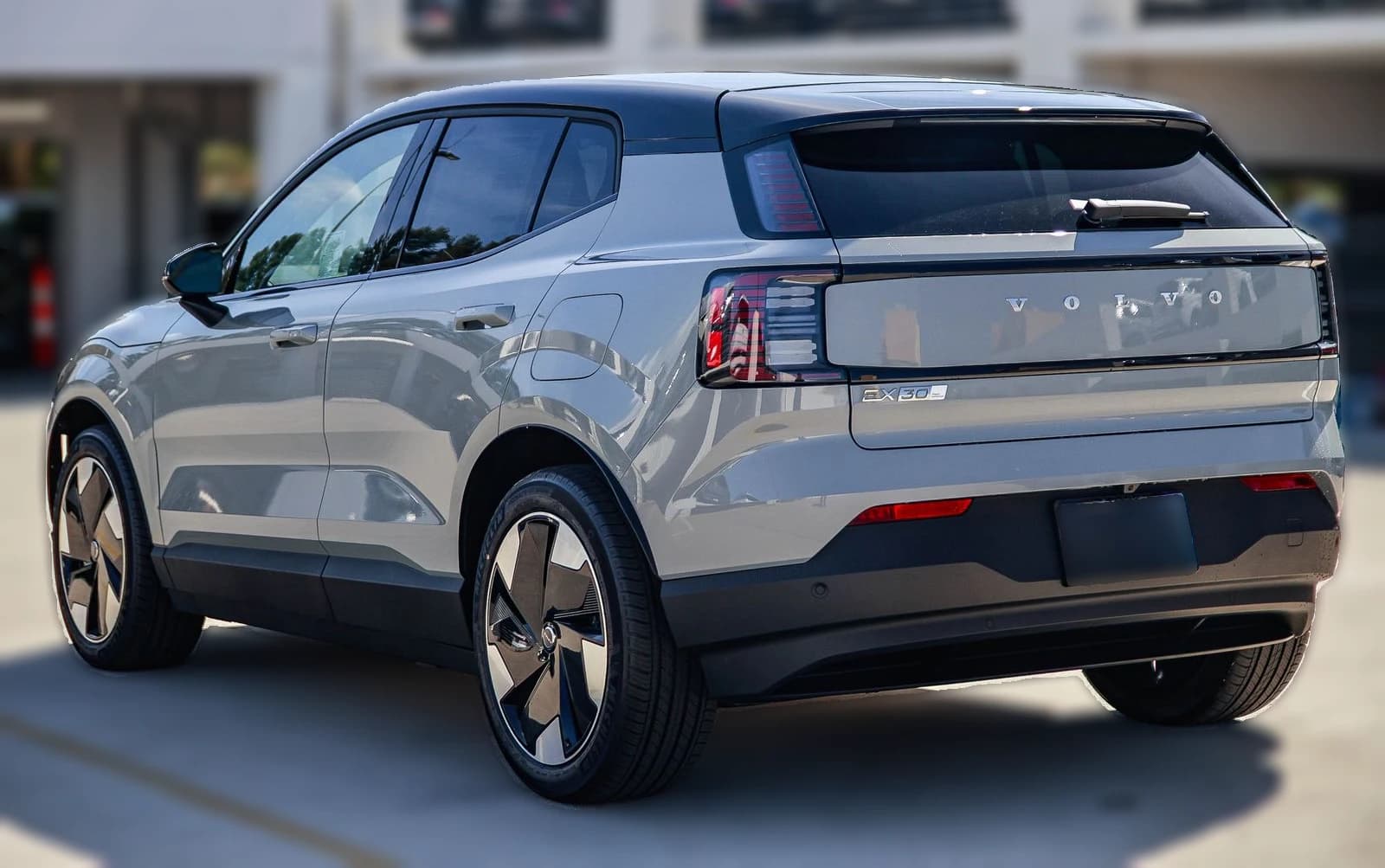 Volvo EX30 Plus Twin Motor AWD 2026 — side view