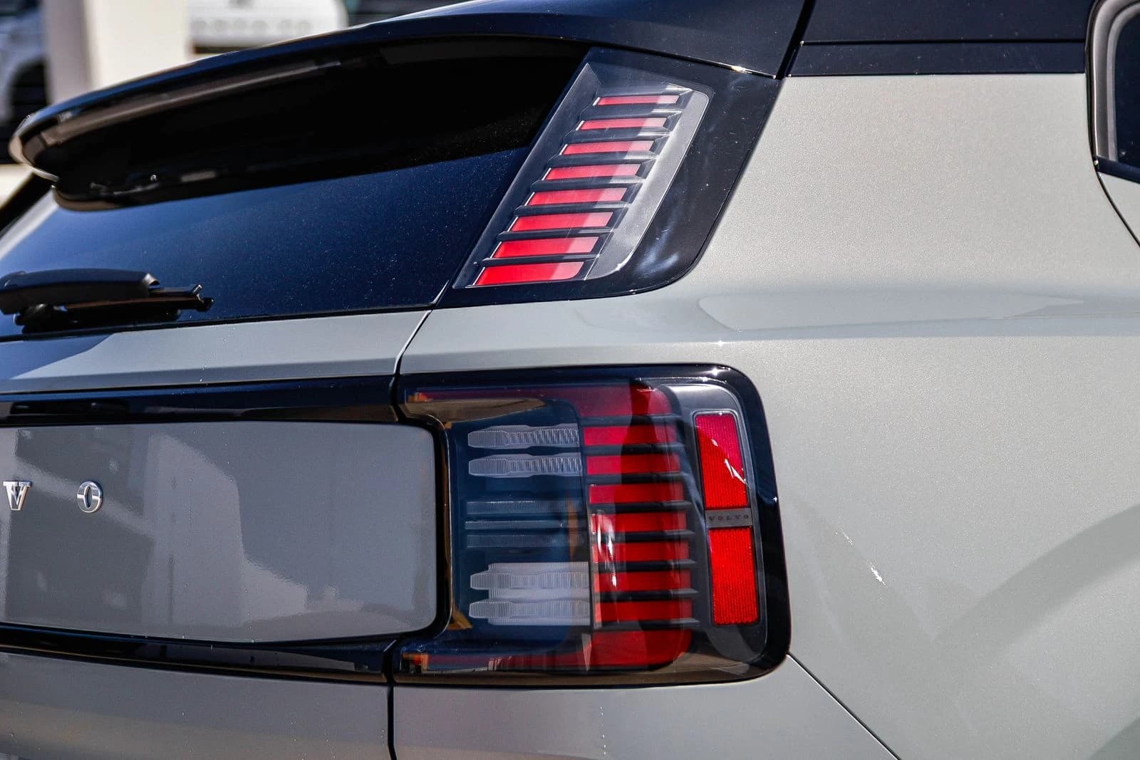Volvo EX30 Plus Twin Motor AWD 2026 — side view