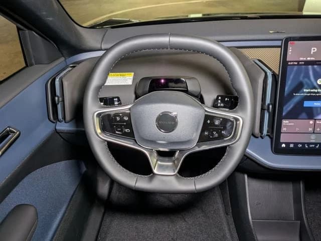 Volvo EX30 Ultra Twin Motor AWD 2026 — side view