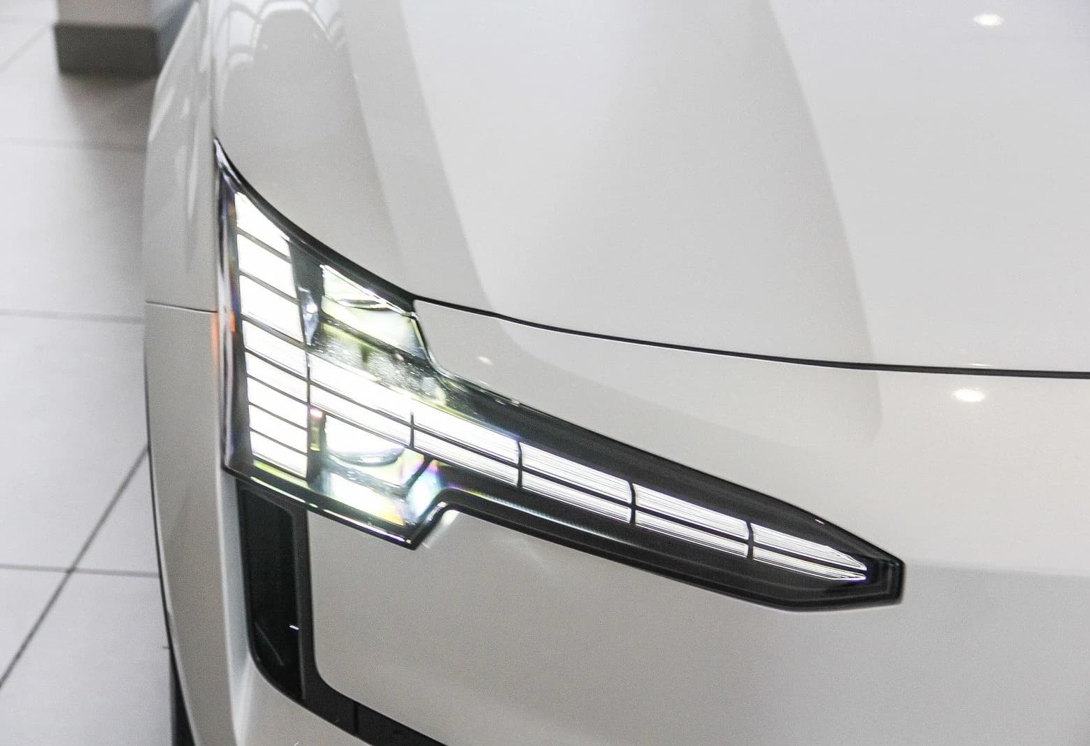 Volvo EX30 Ultra Twin Motor AWD 2026 — side view