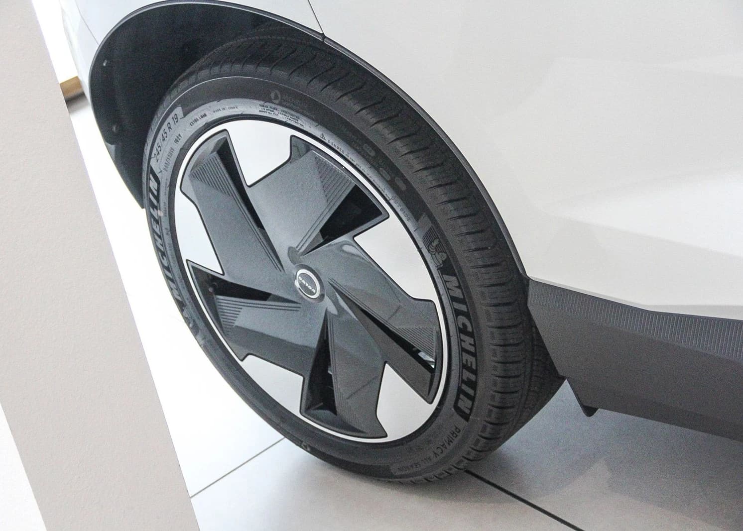 Volvo EX30 Ultra Twin Motor AWD 2026 — side view