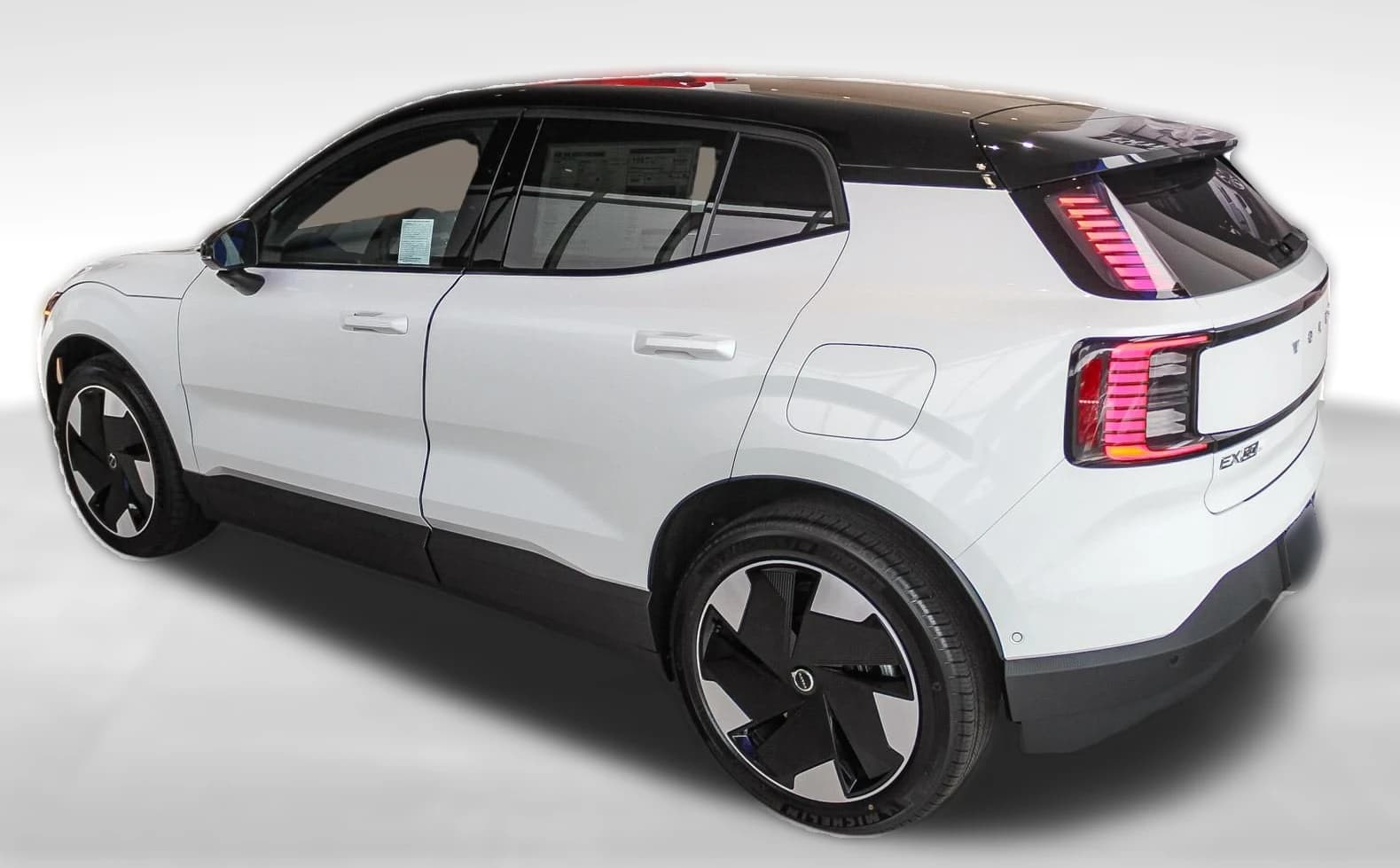 Volvo EX30 Ultra Twin Motor AWD 2026 — side view