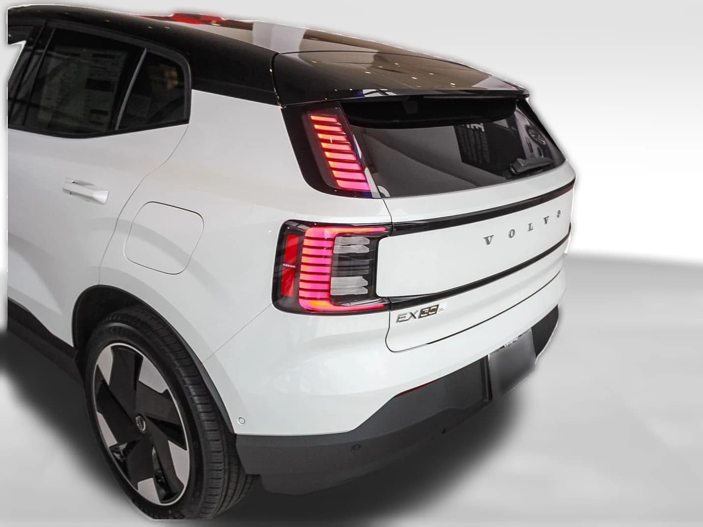 Volvo EX30 Ultra Twin Motor AWD 2026 — side view