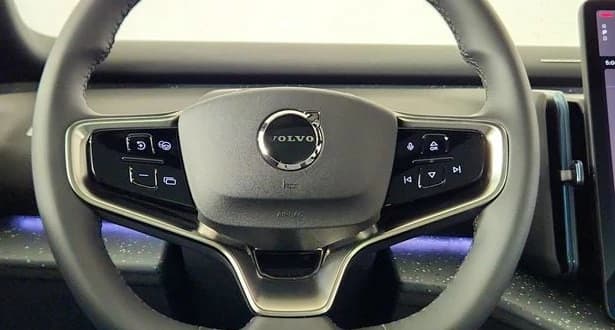 Volvo EX30 Ultra Twin Motor AWD 2026 — side view