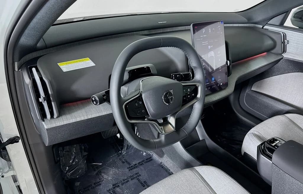 Volvo EX30 Ultra Twin Motor AWD 2026 — side view