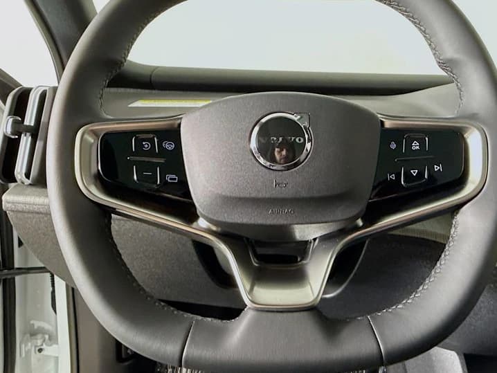 Volvo EX30 Ultra Twin Motor AWD 2026 — side view