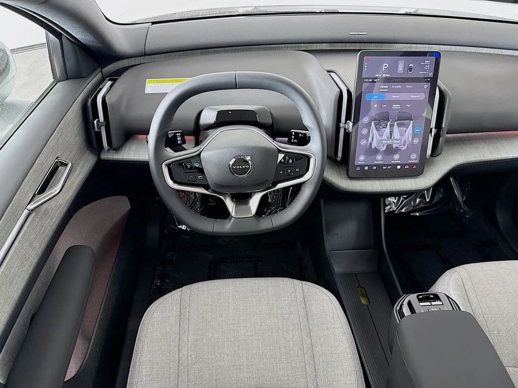 Volvo EX30 Ultra Twin Motor AWD 2026 — side view