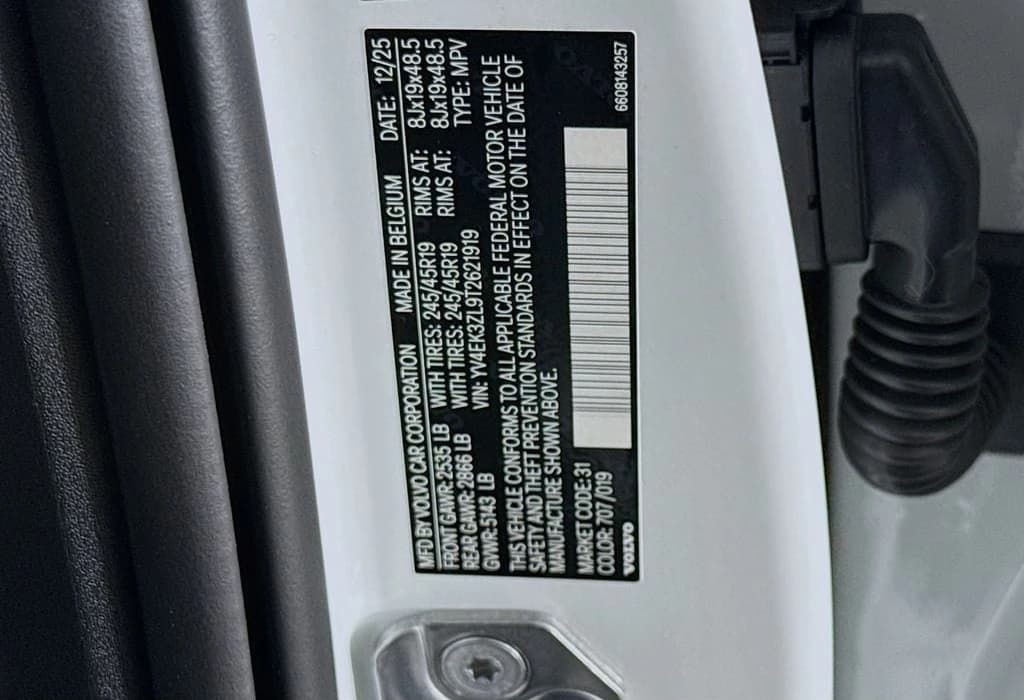 Volvo EX30 Ultra Twin Motor AWD 2026 — side view