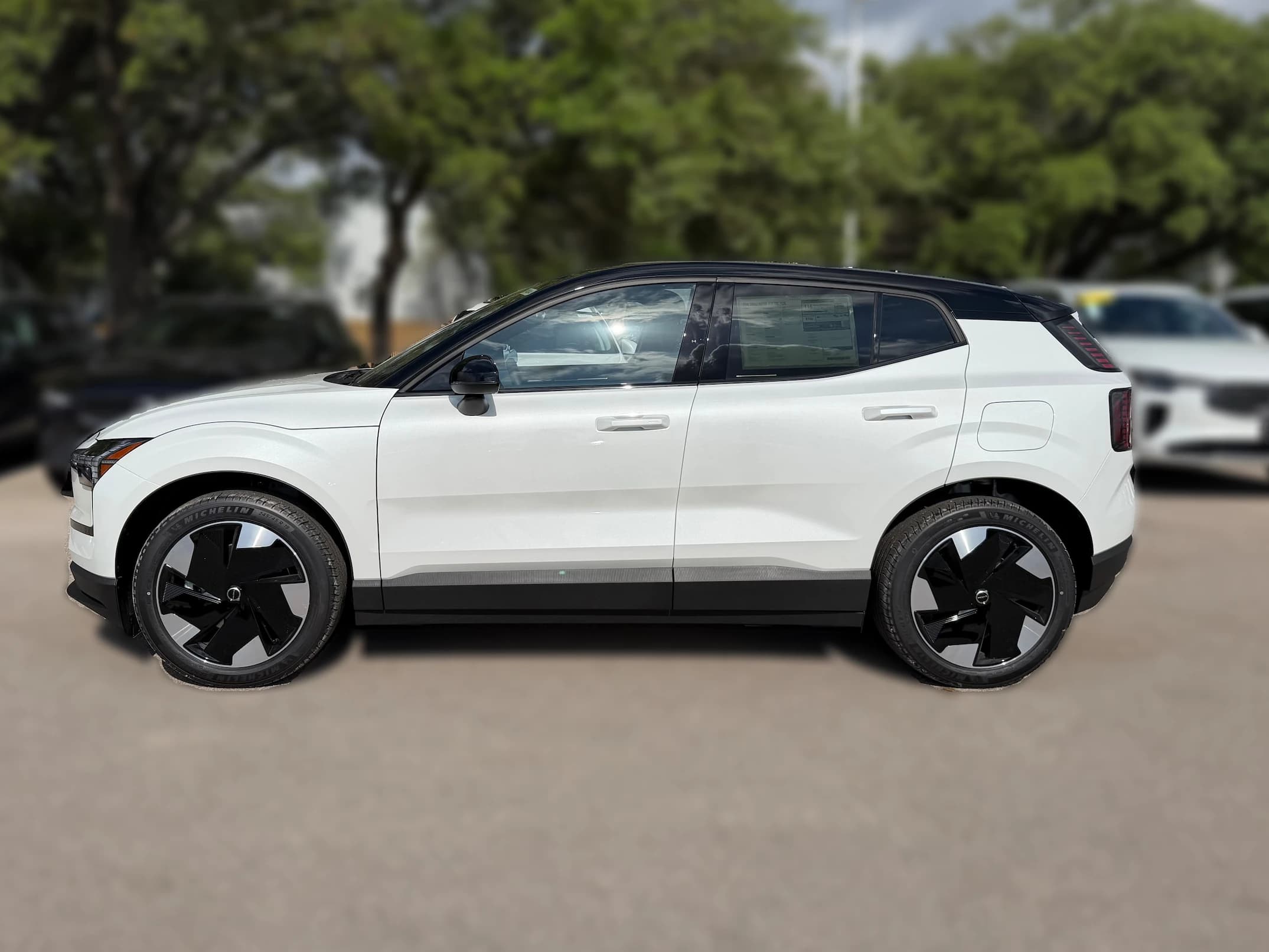 Volvo EX30 Plus Single Motor RWD 2026 — side view