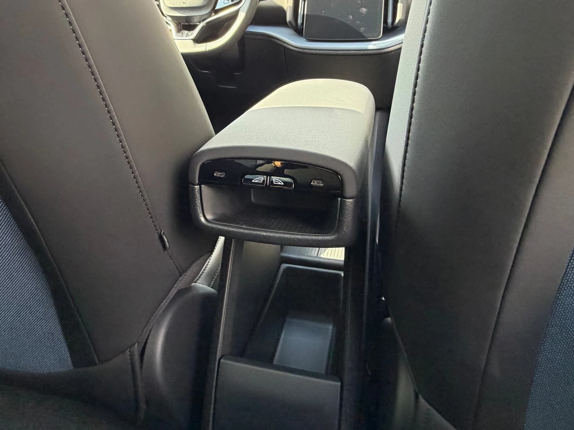 Volvo EX30 Plus Single Motor RWD 2026 — side view