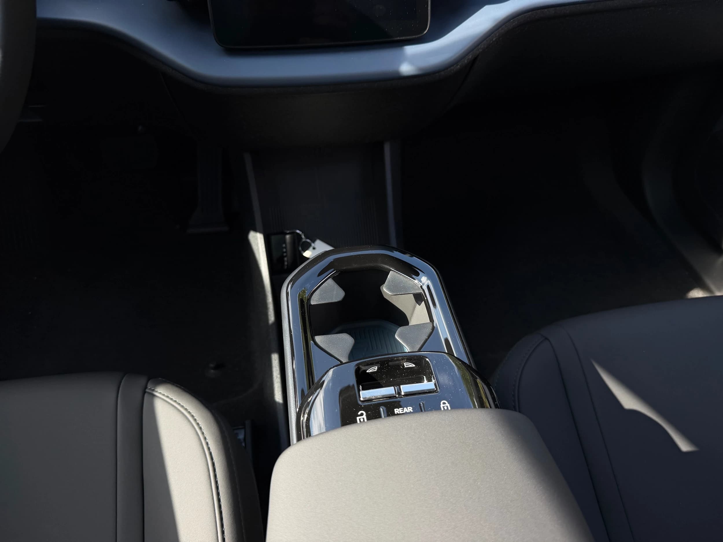 Volvo EX30 Plus Single Motor RWD 2026 — side view