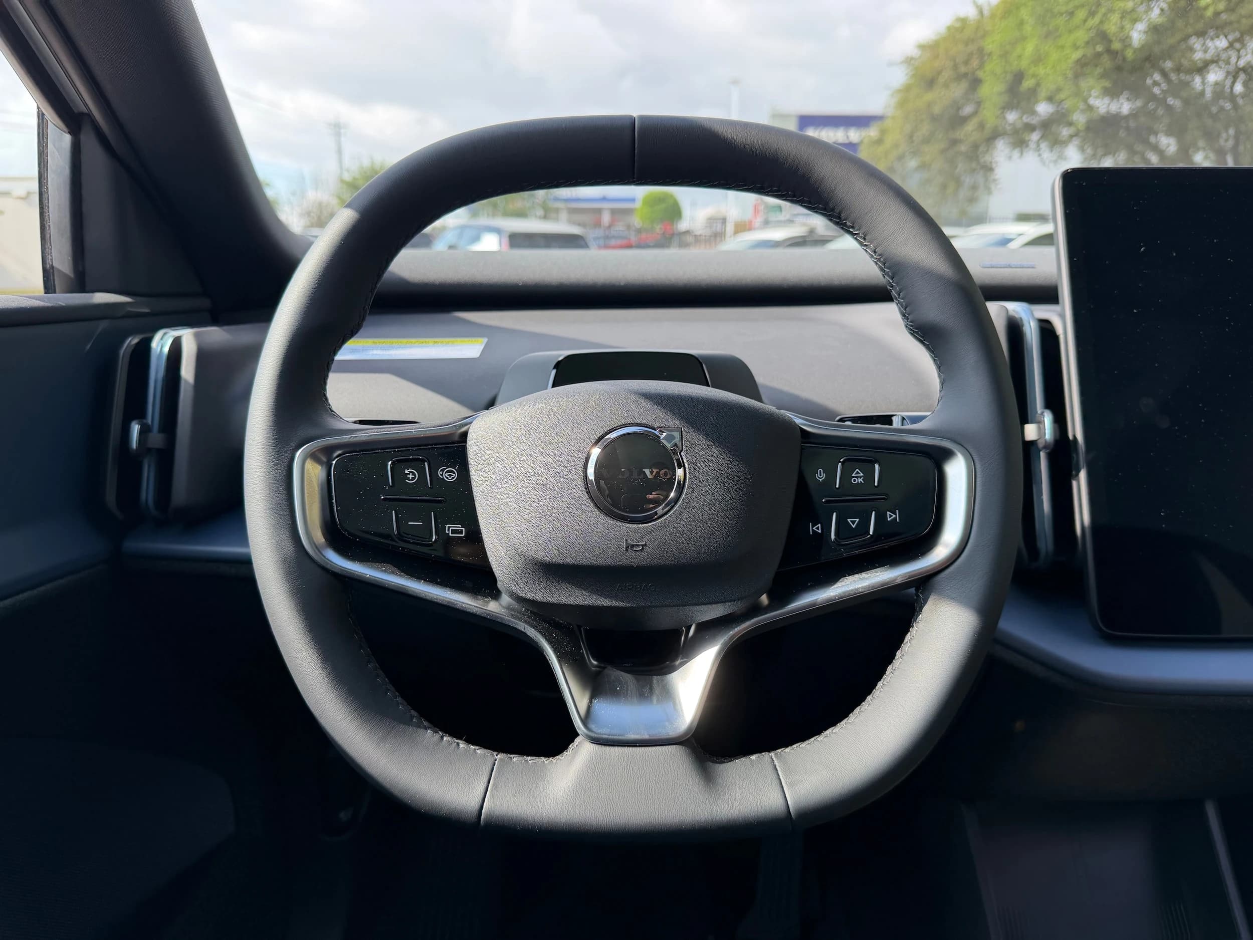 Volvo EX30 Plus Single Motor RWD 2026 — side view