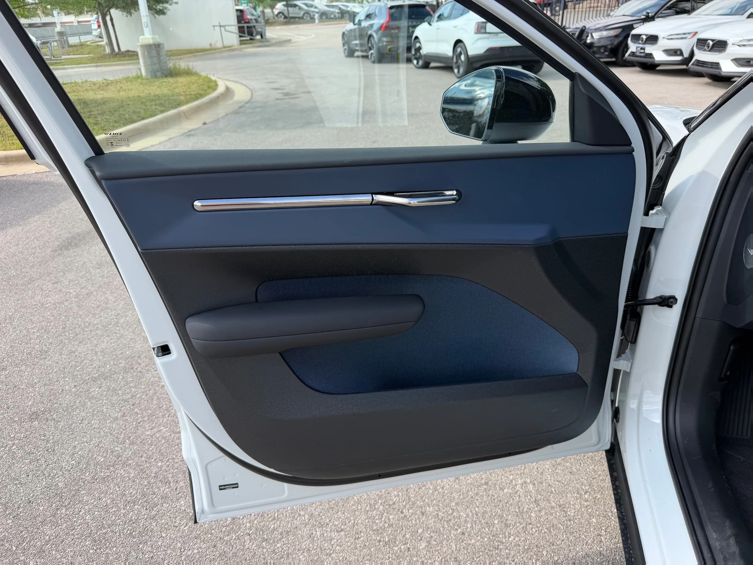 Volvo EX30 Plus Single Motor RWD 2026 — side view