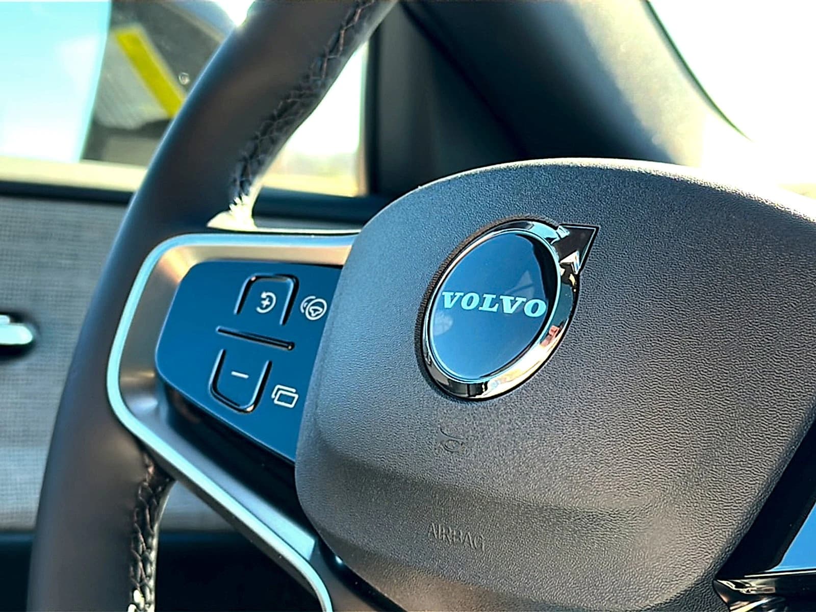 Volvo EX30 Plus Single Motor RWD 2026 — side view