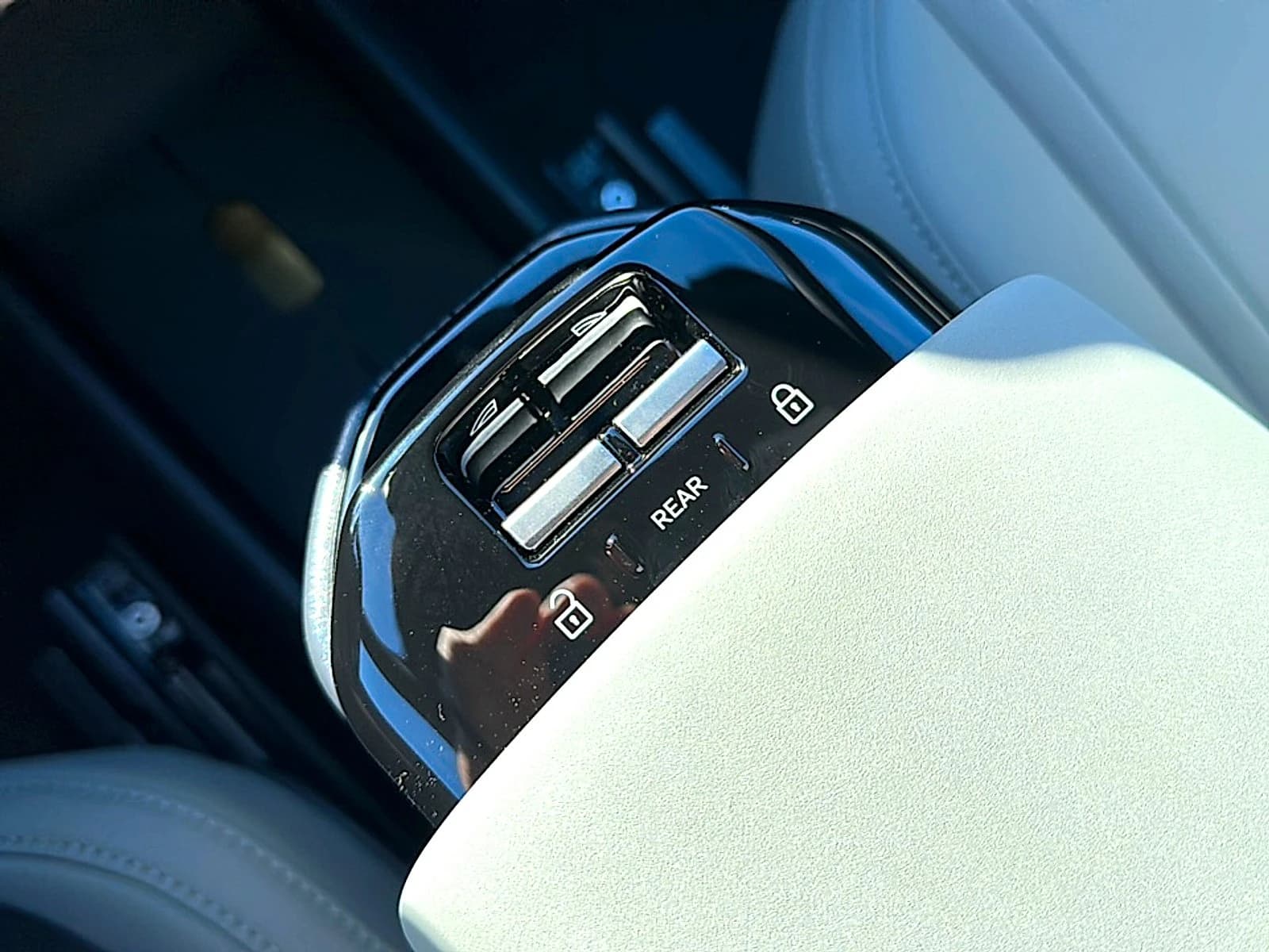 Volvo EX30 Plus Single Motor RWD 2026 — side view