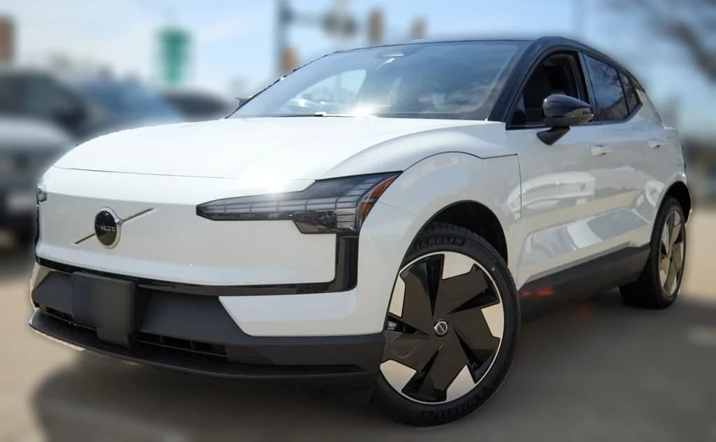 Volvo EX30 Plus Single Motor RWD 2026 — side view