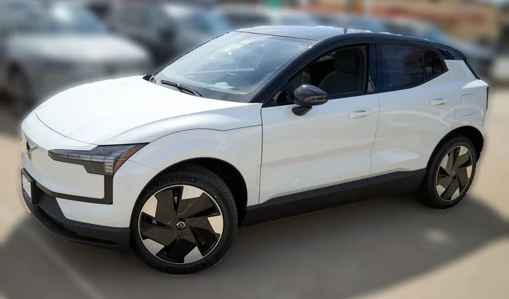 Volvo EX30 Plus Single Motor RWD 2026 — side view