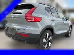 Volvo EX40 Plus Twin Motor AWD 2026 — side view