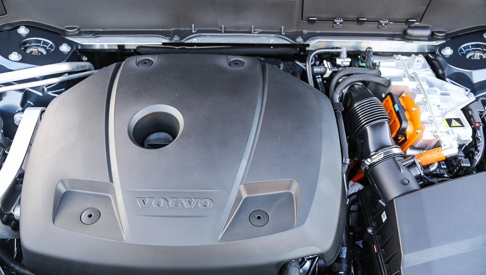Volvo XC90 Plug-In Hybrid Plus T8 AWD 7-Seater 2026 — side view