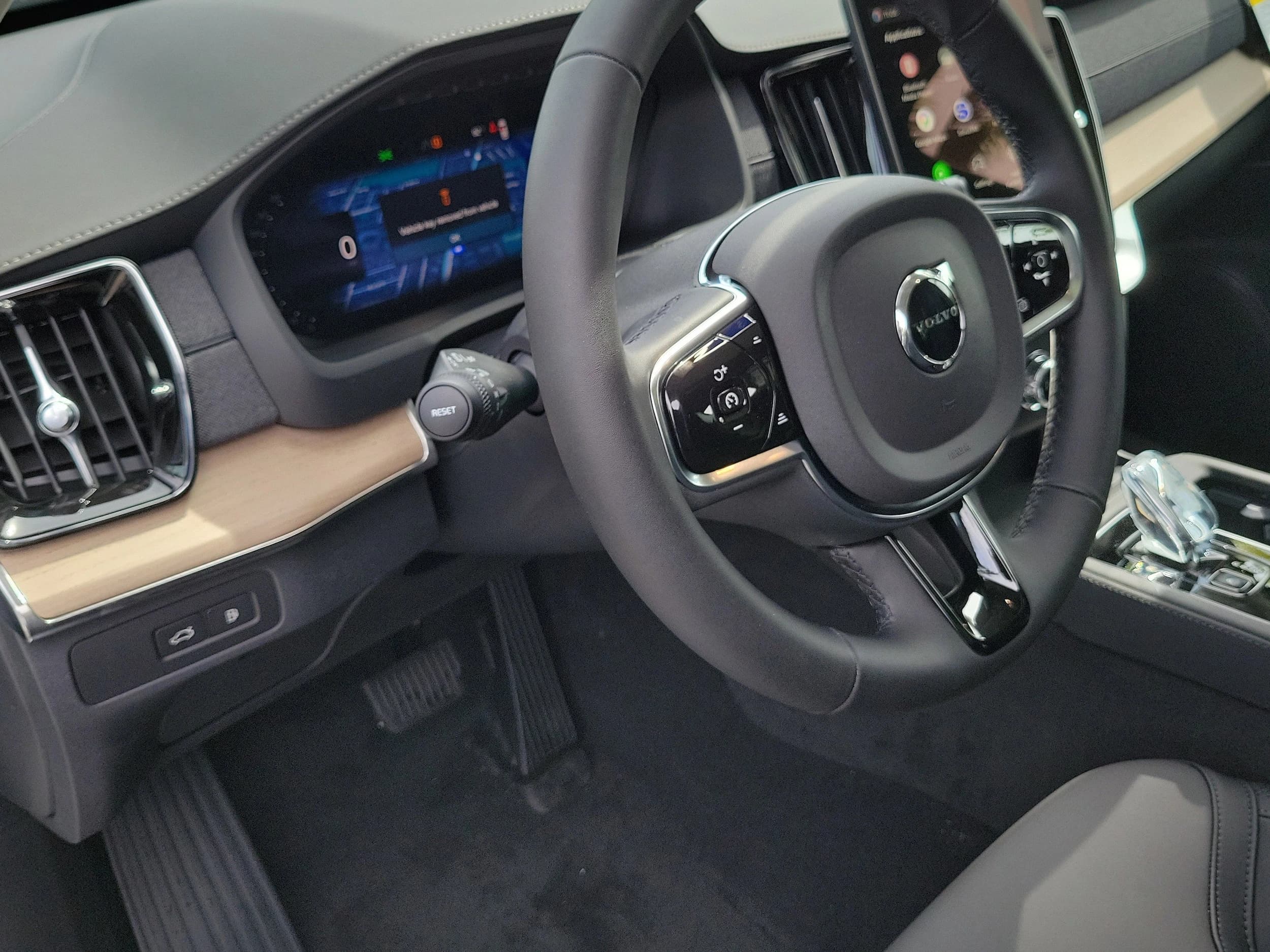 Volvo XC90 Plug-In Hybrid Plus T8 AWD 7-Seater 2026 — side view