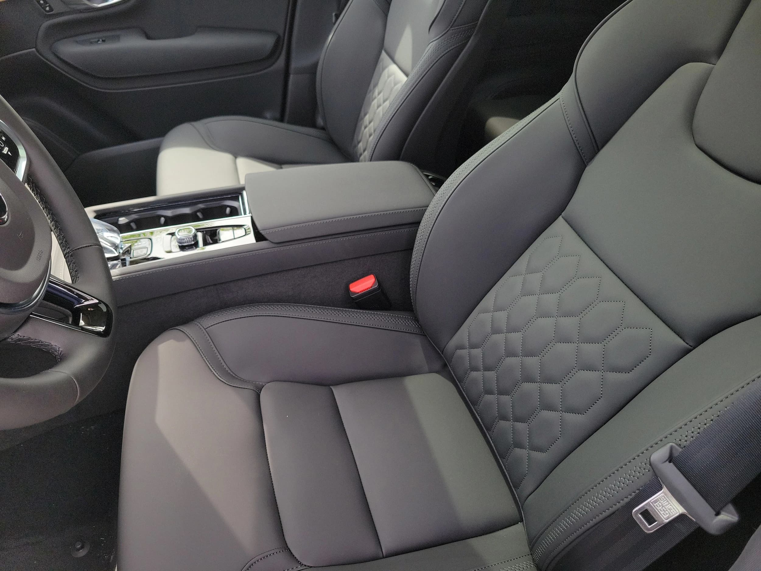 Volvo XC90 Plug-In Hybrid Plus T8 AWD 7-Seater 2026 — side view