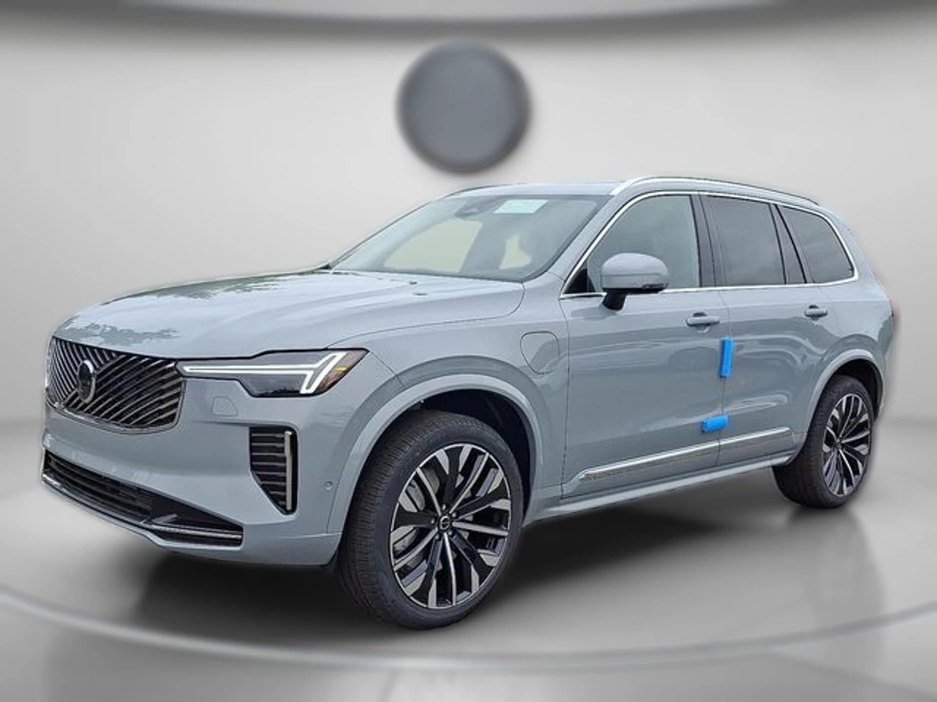 Volvo XC90 Plug-In Hybrid Plus T8 AWD 7-Seater 2026 — side view