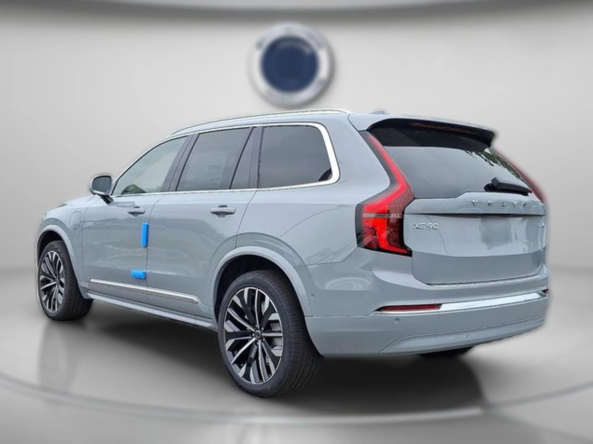 Volvo XC90 Plug-In Hybrid Plus T8 AWD 7-Seater 2026 — side view