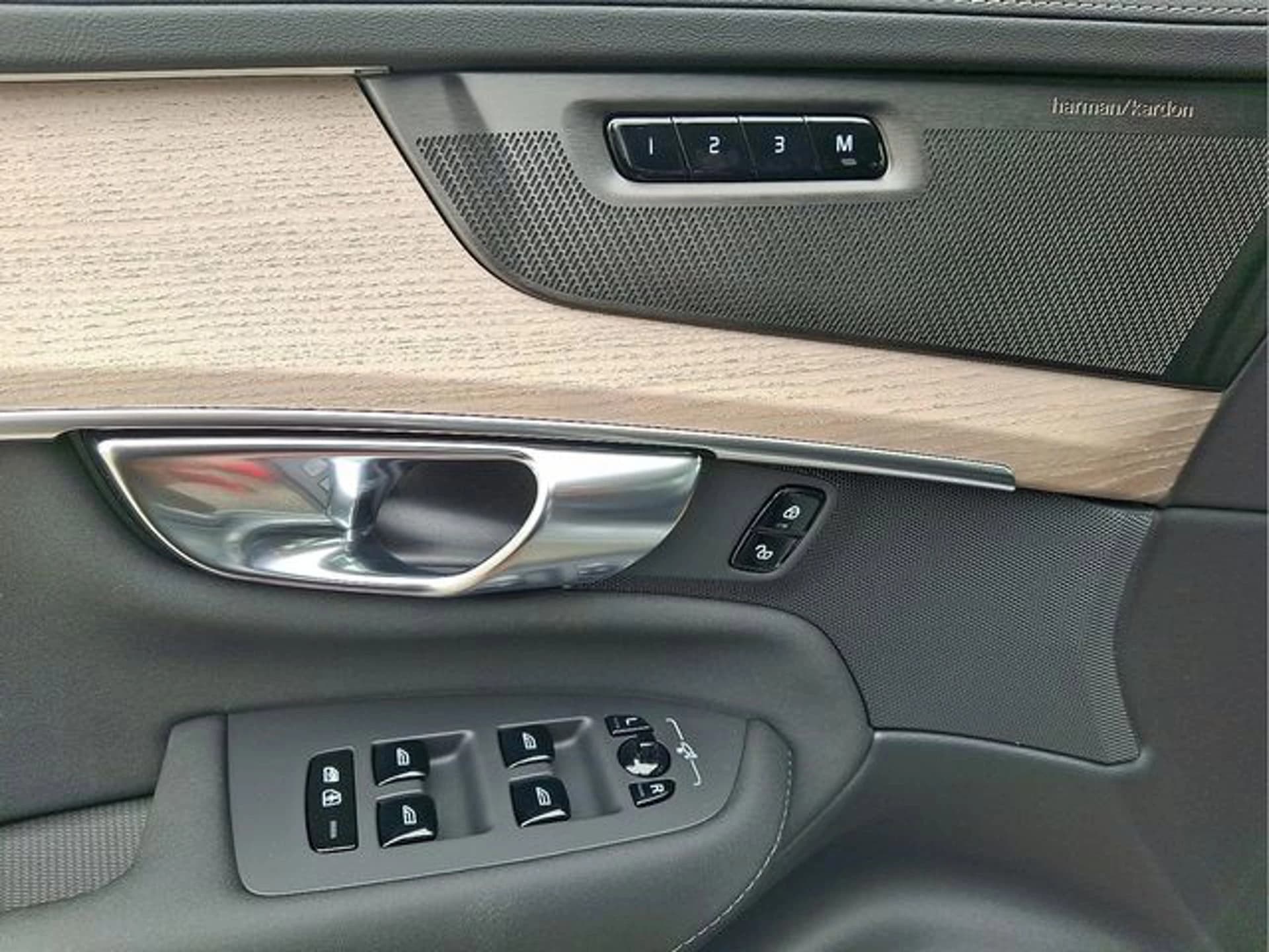 Volvo XC90 Plug-In Hybrid Plus T8 AWD 7-Seater 2026 — side view