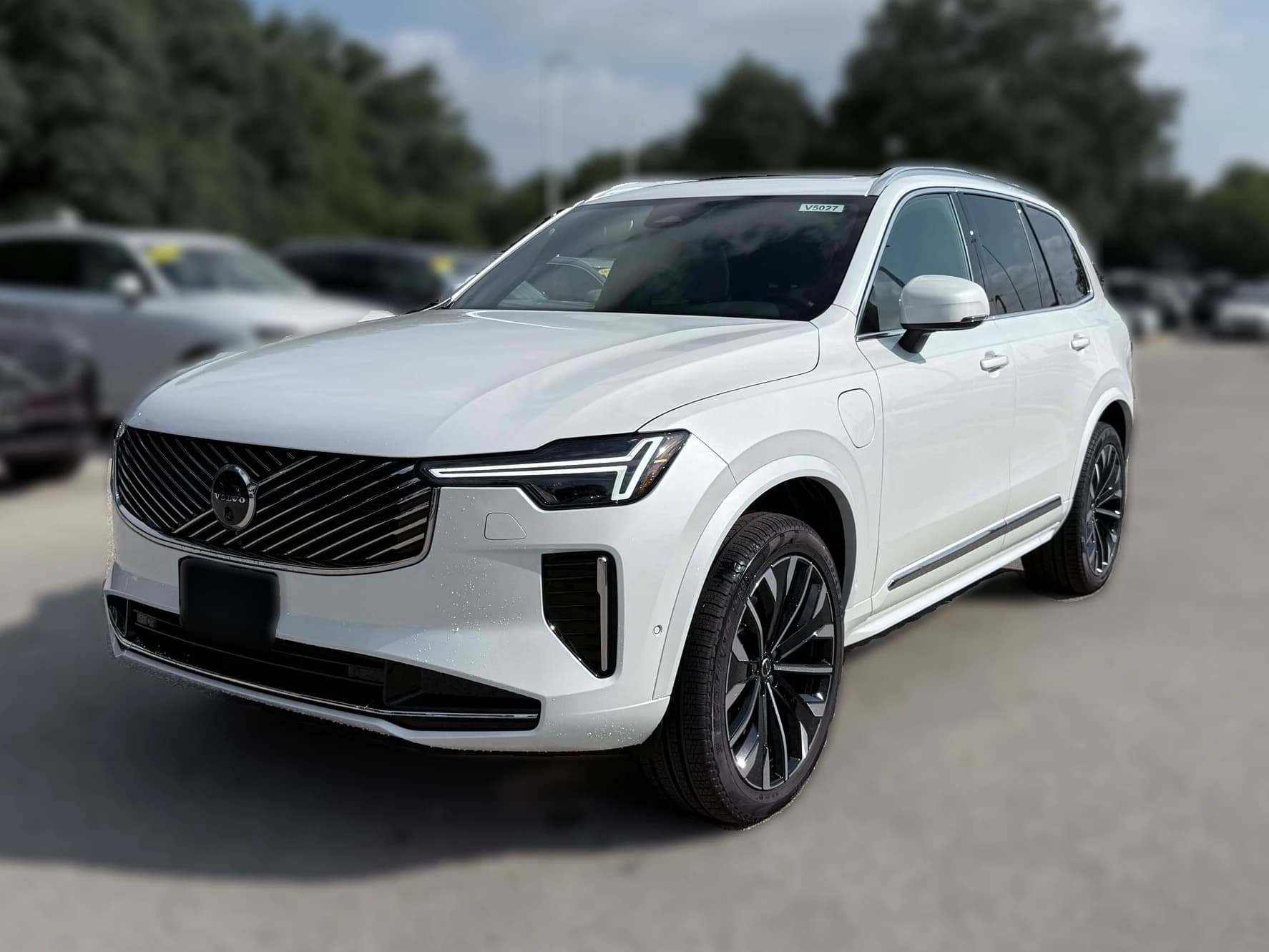 Volvo XC90 Plug-In Hybrid Plus T8 AWD 7-Seater 2026 — side view