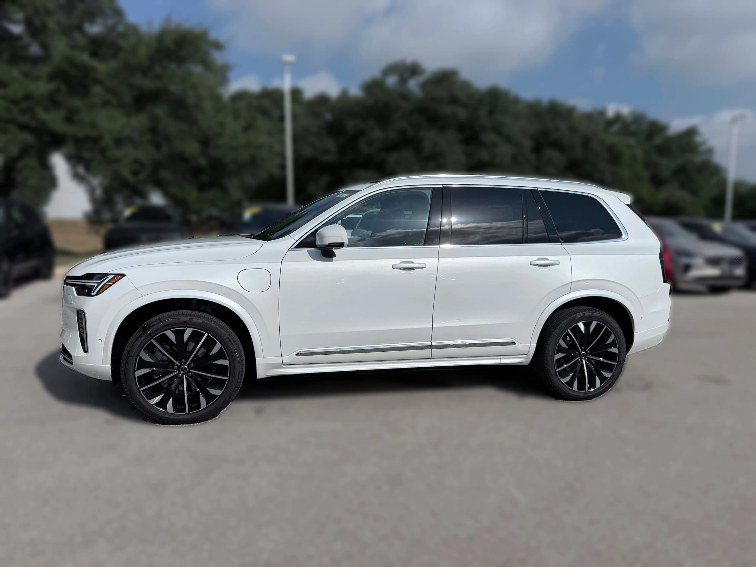 Volvo XC90 Plug-In Hybrid Plus T8 AWD 7-Seater 2026 — side view