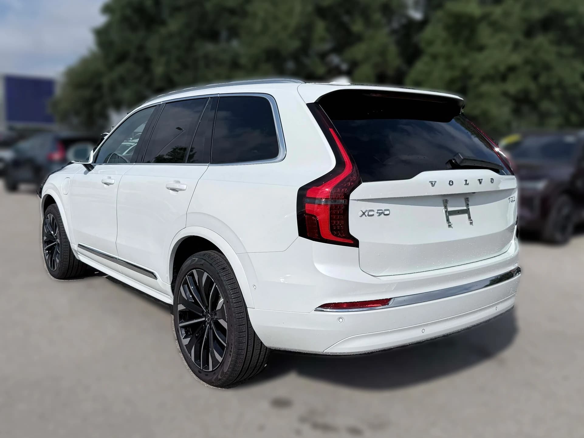 Volvo XC90 Plug-In Hybrid Plus T8 AWD 7-Seater 2026 — side view