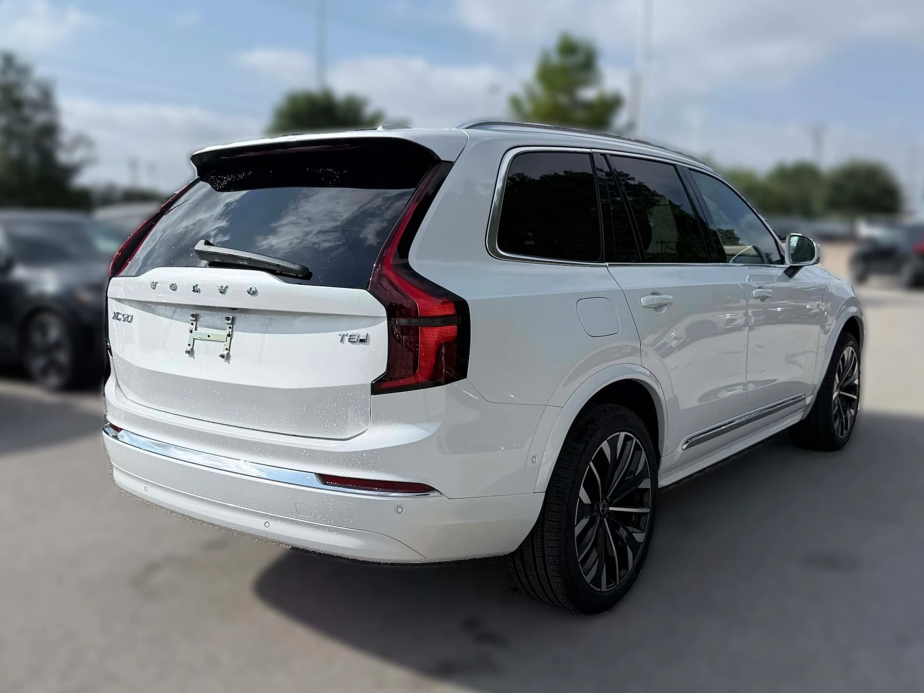 Volvo XC90 Plug-In Hybrid Plus T8 AWD 7-Seater 2026 — side view