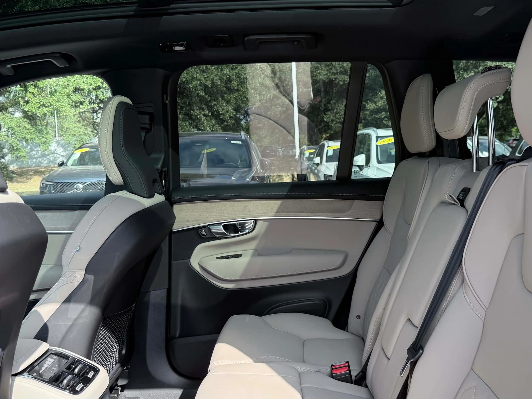 Volvo XC90 Plug-In Hybrid Plus T8 AWD 7-Seater 2026 — side view