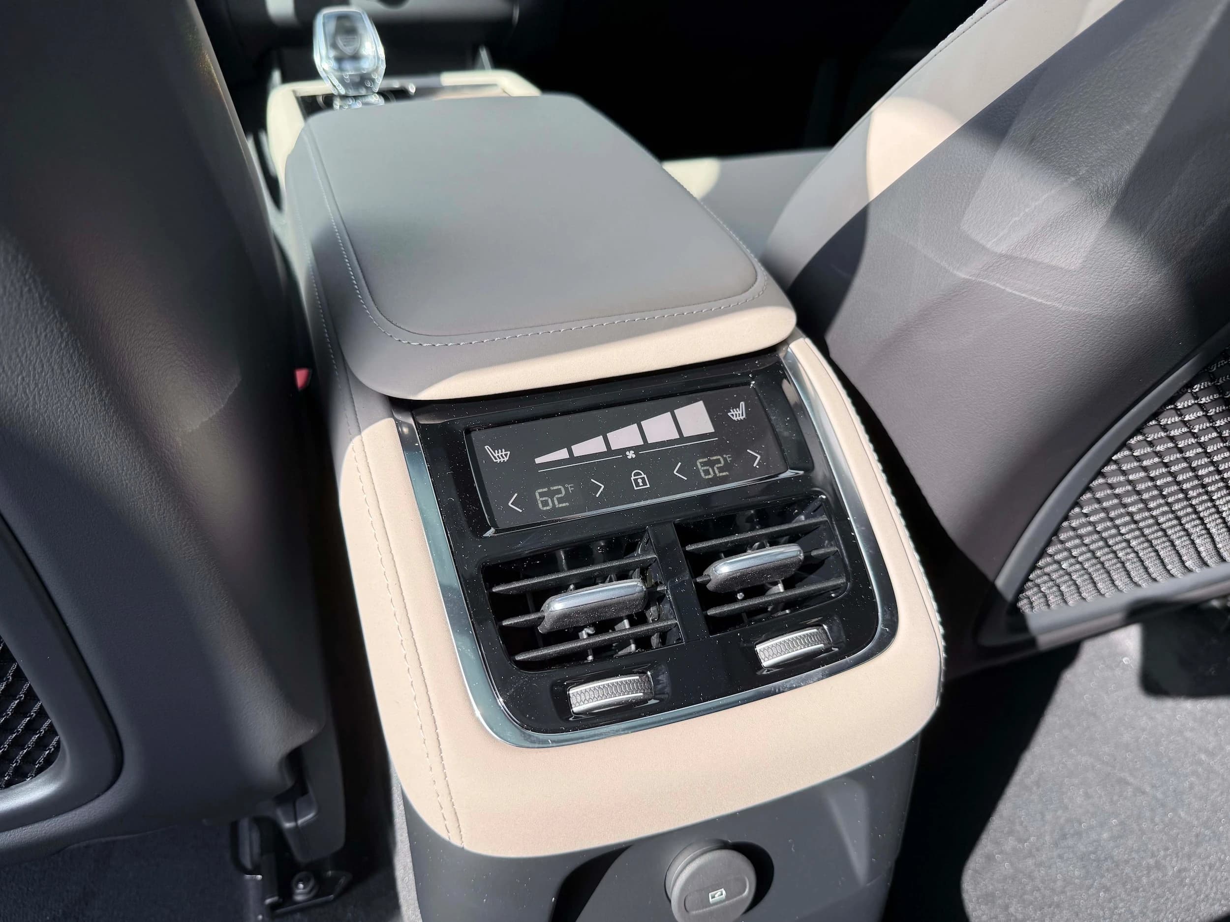 Volvo XC90 Plug-In Hybrid Plus T8 AWD 7-Seater 2026 — side view