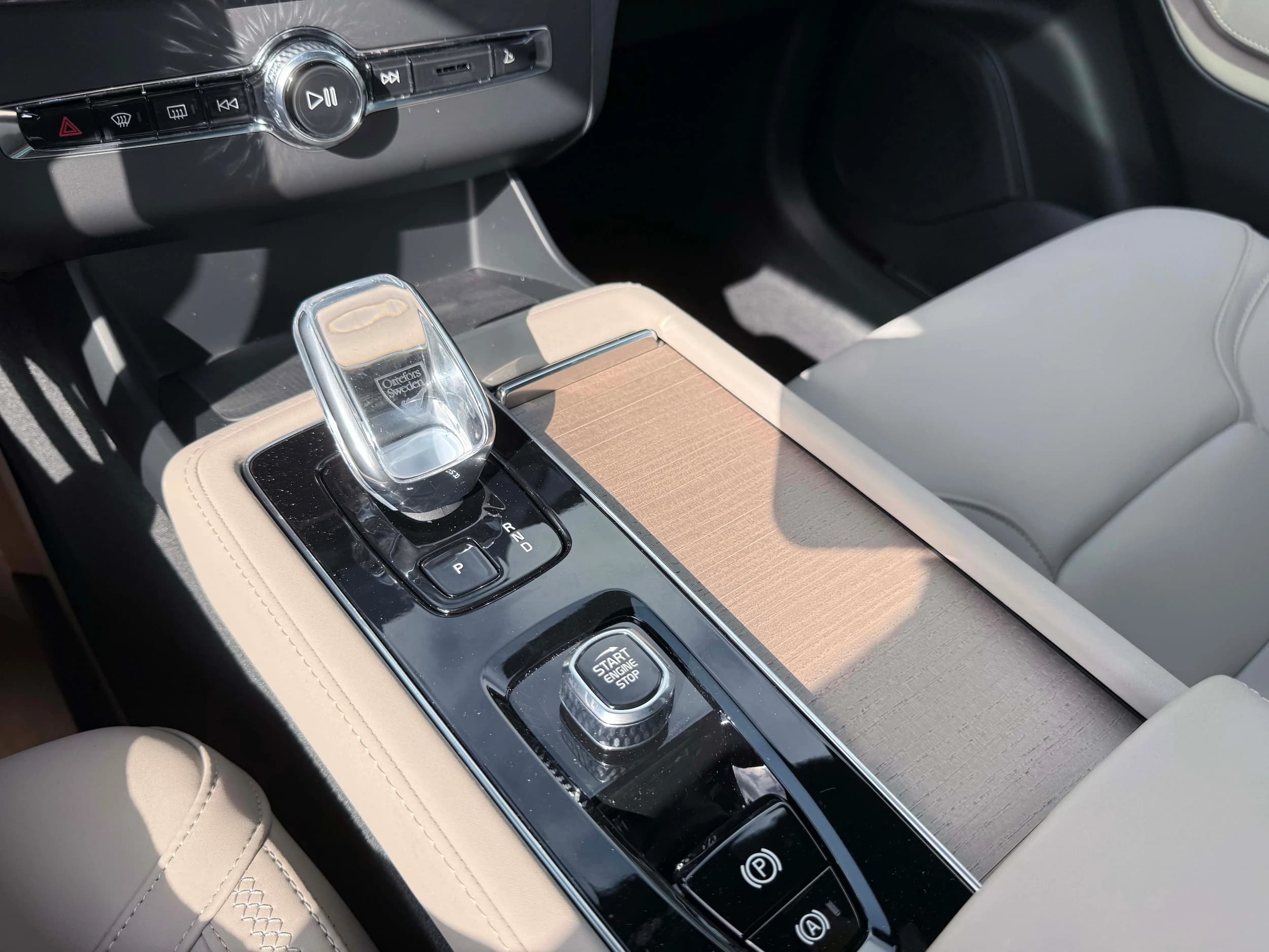 Volvo XC90 Plug-In Hybrid Plus T8 AWD 7-Seater 2026 — side view