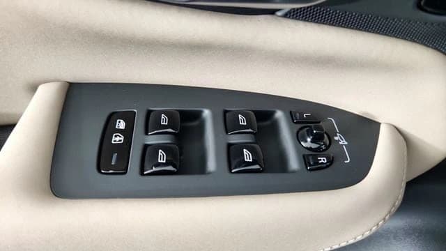 Volvo XC90 Plug-In Hybrid Plus T8 AWD 7-Seater 2026 — side view