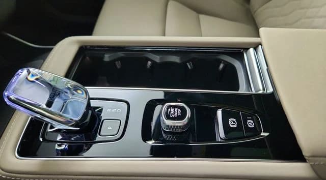 Volvo XC90 Plug-In Hybrid Plus T8 AWD 7-Seater 2026 — side view