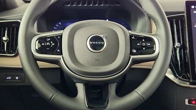 Volvo XC90 Plug-In Hybrid Plus T8 AWD 7-Seater 2026 — side view
