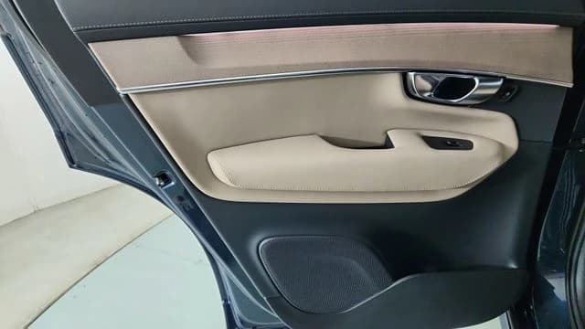 Volvo XC90 Plug-In Hybrid Plus T8 AWD 7-Seater 2026 — side view