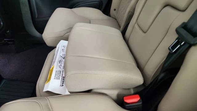 Volvo XC90 Plug-In Hybrid Plus T8 AWD 7-Seater 2026 — side view