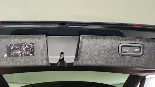 Volvo XC90 Plug-In Hybrid Plus T8 AWD 7-Seater 2026 — side view