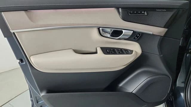 Volvo XC90 Plug-In Hybrid Plus T8 AWD 7-Seater 2026 — side view