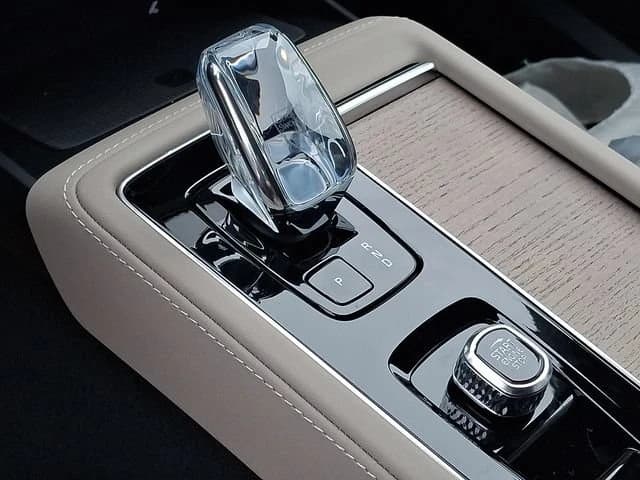 Volvo XC90 Plug-In Hybrid Plus T8 AWD 7-Seater 2026 — side view