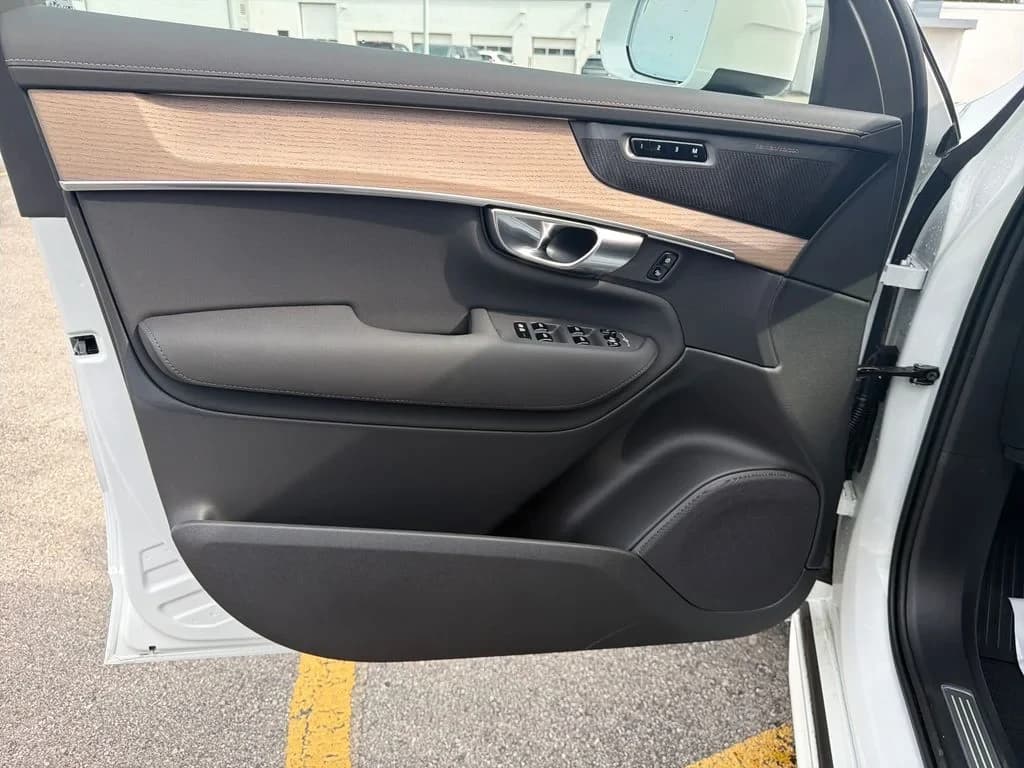 Volvo XC90 Plug-In Hybrid Plus T8 AWD 7-Seater 2026 — side view