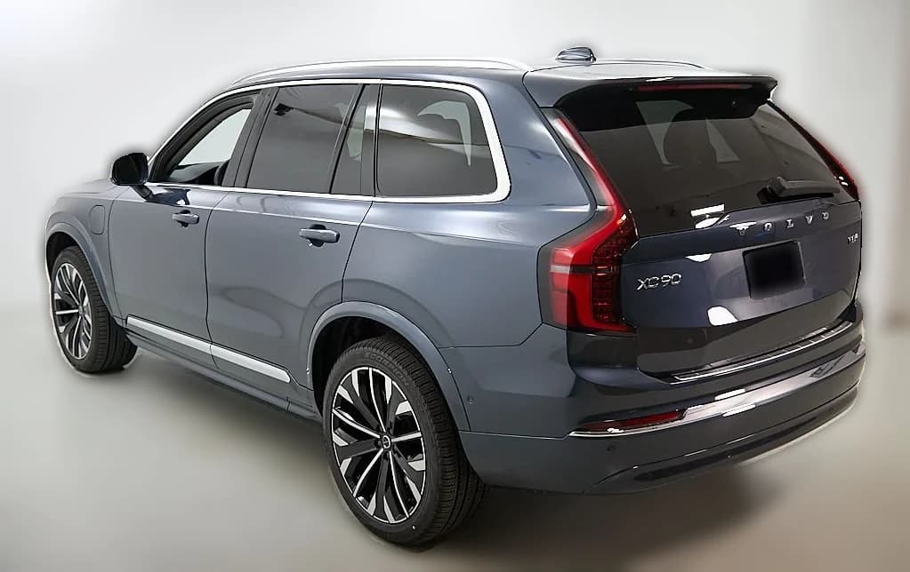 Volvo XC90 Plug-In Hybrid Plus T8 AWD 7-Seater 2026 — side view