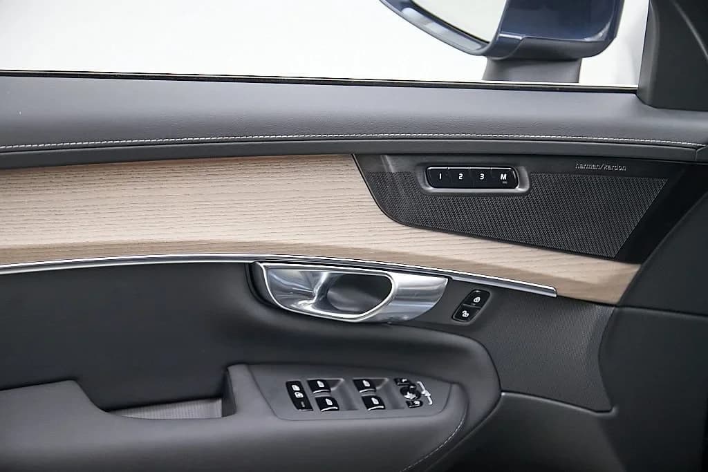 Volvo XC90 Plug-In Hybrid Plus T8 AWD 7-Seater 2026 — side view