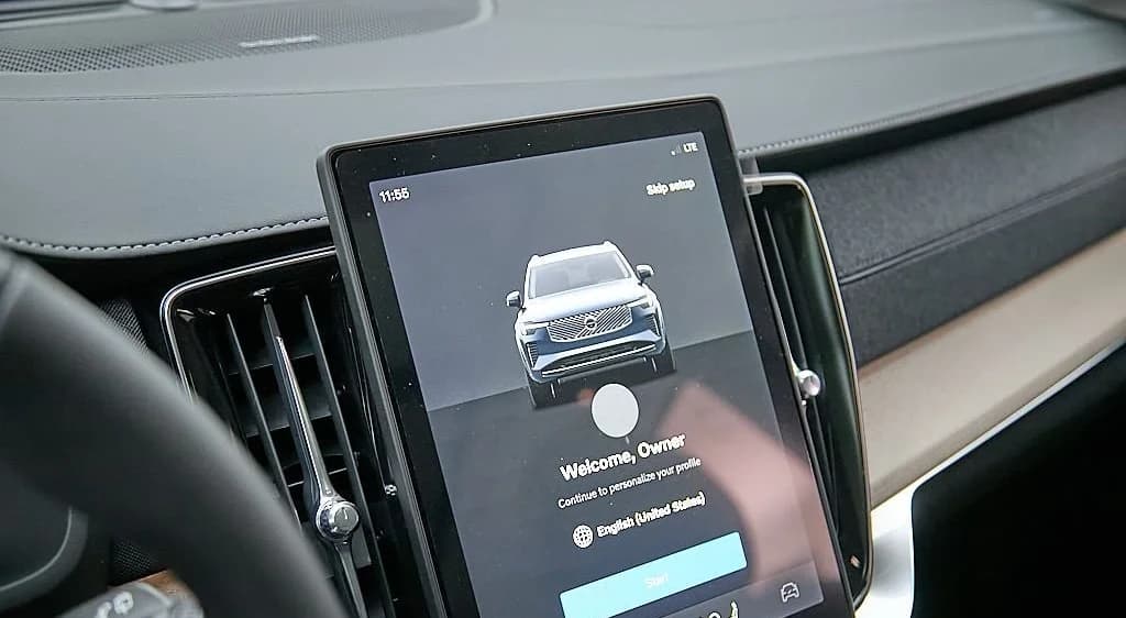 Volvo XC90 Plug-In Hybrid Plus T8 AWD 7-Seater 2026 — side view
