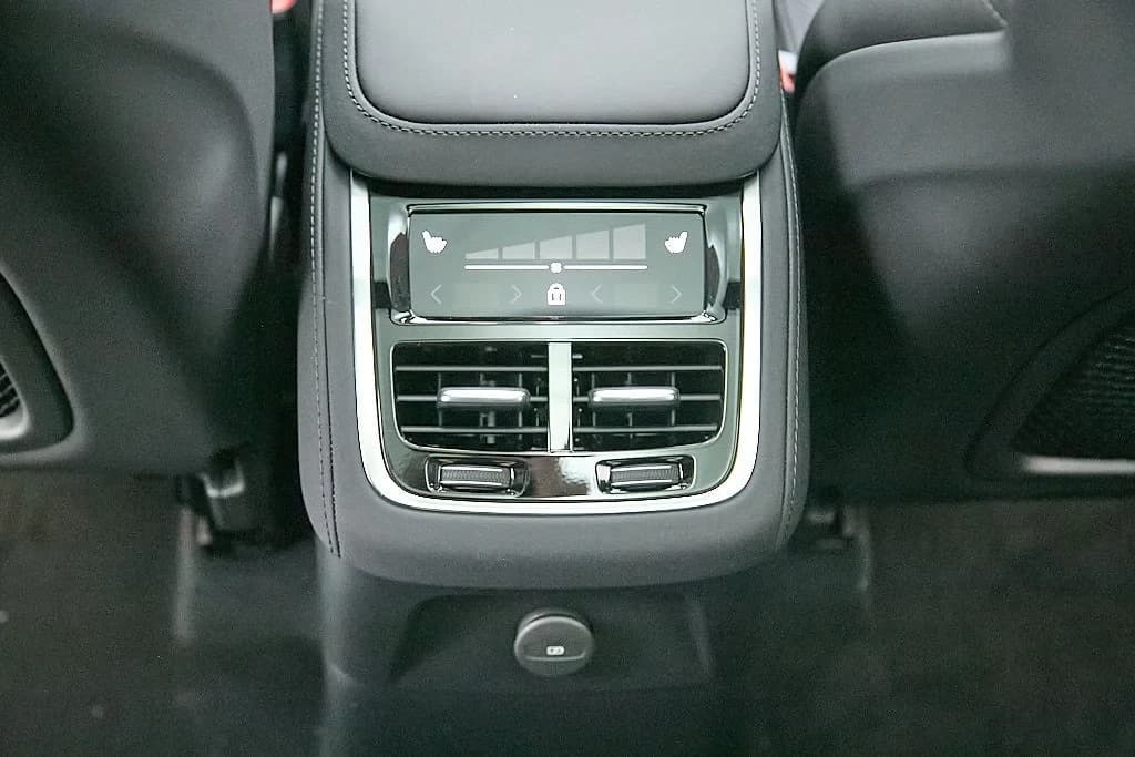 Volvo XC90 Plug-In Hybrid Plus T8 AWD 7-Seater 2026 — side view