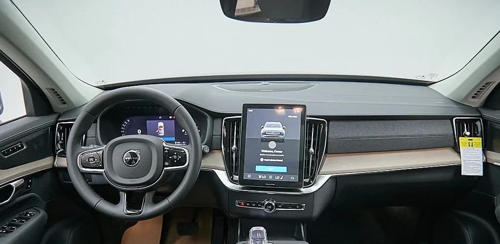 Volvo XC90 Plug-In Hybrid Plus T8 AWD 7-Seater 2026 — side view